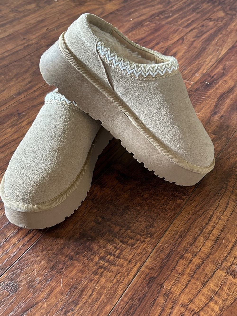 Cushionare Genuine Suede Mule Clogs in Beige